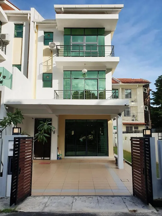 De Nest Holiday Home Bayan Lepas